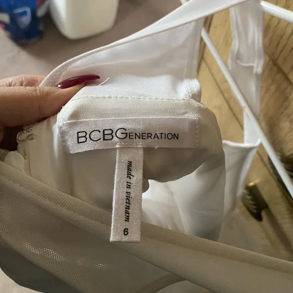 White BCBG dress in excellent condition - Picture 3 of 3